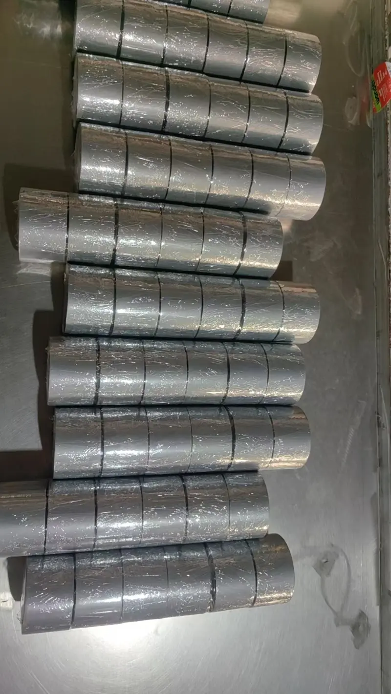 पानी आधारित गोंद, तेल आधारित गोंद और गर्म पिघल गोंद के बीच अंतर